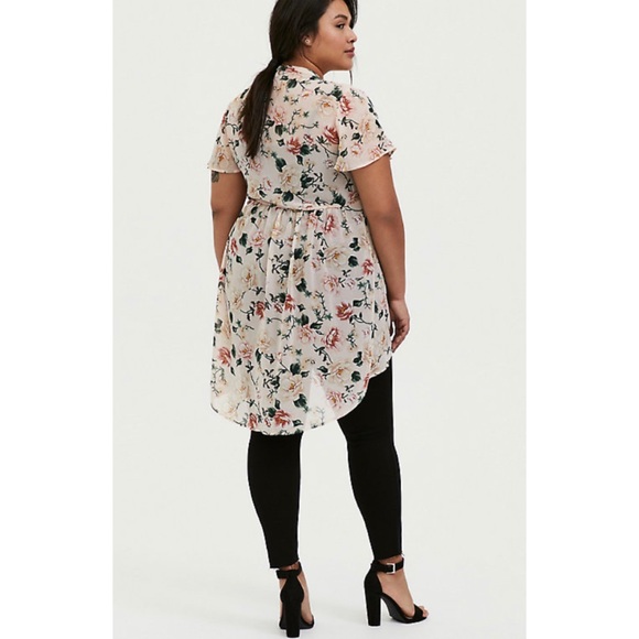 🆕Torrid Light Pink Floral HiLo Tunic Top Blouse L